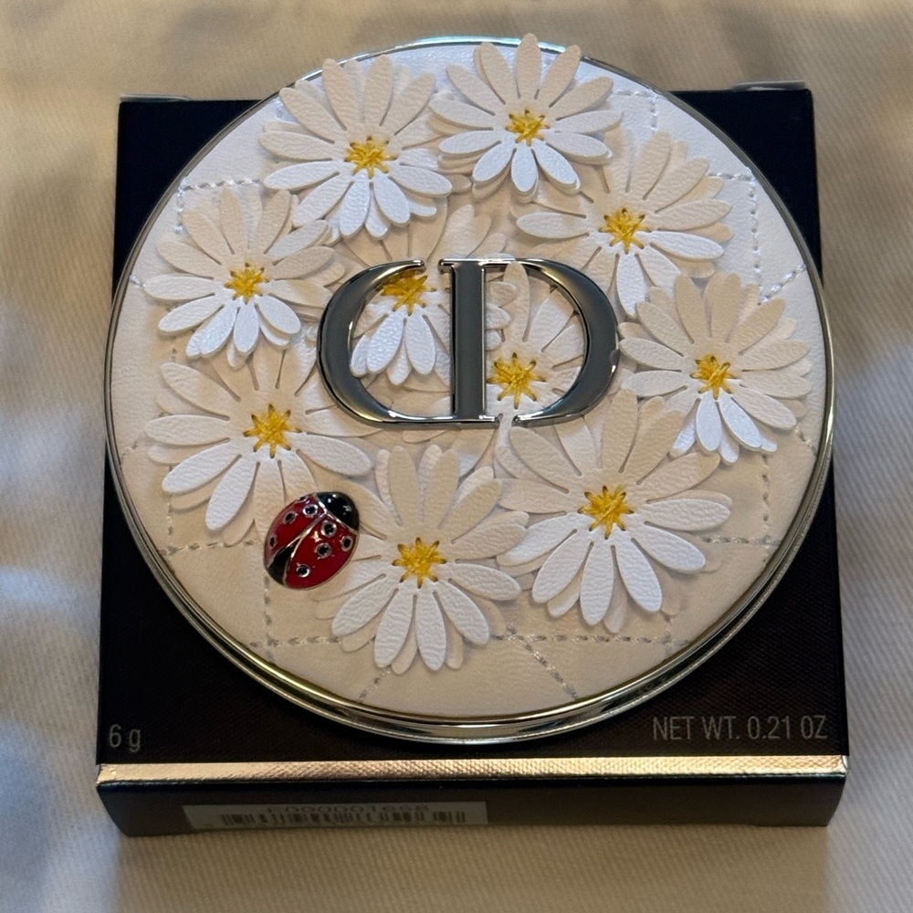 🌸 Dior Forever Glow Luminizer 2026 Daisy Compact Limited Edition and pink bag 🌸